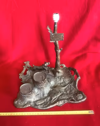antico calamaio con lampada in metallo