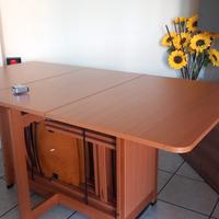 tavolo pieghevole con sedie 