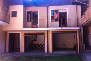 Casa con 2 box e posto auto