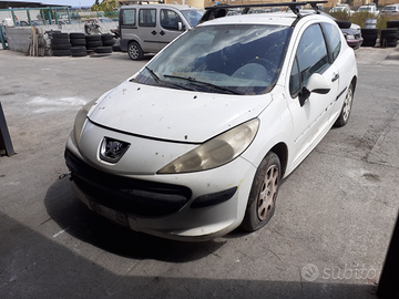 Peugeot 207 1400 hdi 09 ricambi