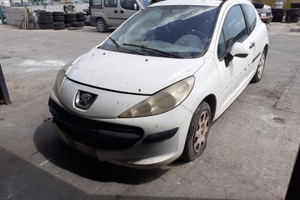 Peugeot 207 1400 hdi 09 ricambi