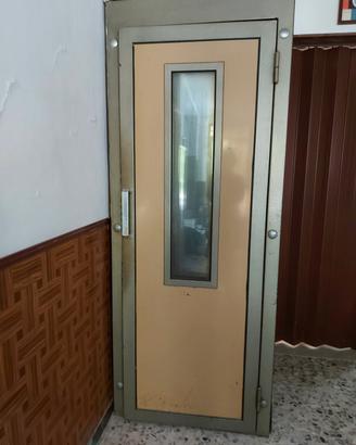Cabina telefonica vintage anni 60