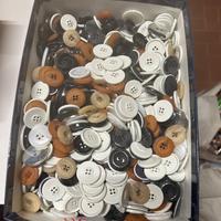 scatola bottoni 2,5 Kg.