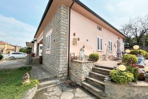 Casa singola con giardino, Pistrino S/025