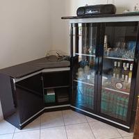 Mobile angolare da soggiorno con vetrinetta