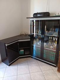 Mobile angolare da soggiorno con vetrinetta