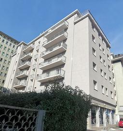 Trilocale con box in condominio ristrutturato