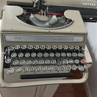 Macchina da scrivere Olivetti 