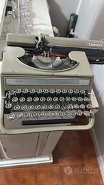 Macchina da scrivere Olivetti 