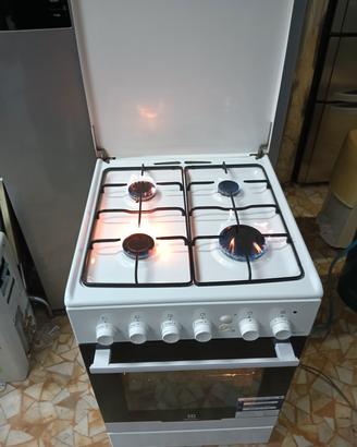 La cucina Electrolux forno gas 50×56