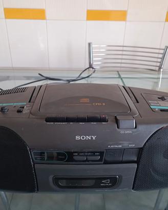 RIPRODUTTORE CD-RADIO STEREO 