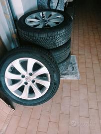 Pneumatici 215 55 16 93w con cerchi
