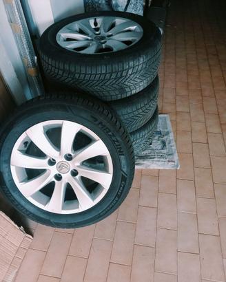Pneumatici 215 55 16 93w con cerchi
