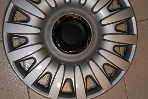 Copricerchio e coprimozzo per Fiat 500 L -R16