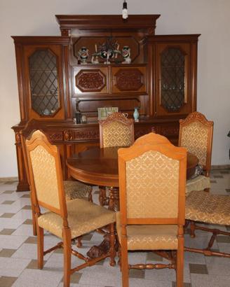 Sala da pranzo classica -tavolo + 6 sedie+credenza