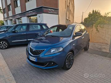Lancia Ypsilon 1.0 FireFly 5 porte S&S Hybrid Albe