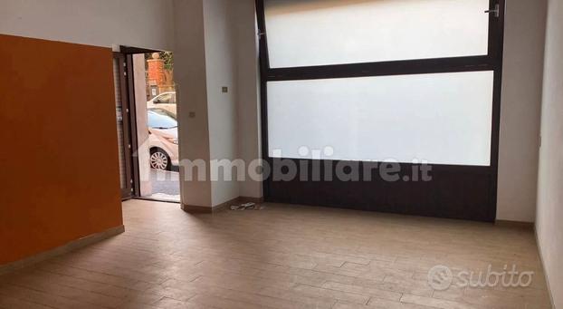 Locale commerciale/ appartamento 62mq