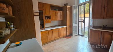 Cucina completa in legno