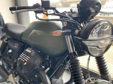 Moto Guzzi V7 IV Stone