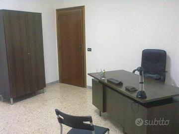 LECCE -160 euro/mese -Studio arredato