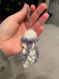 Portachiavi medusa fatta a mano all’uncinetto