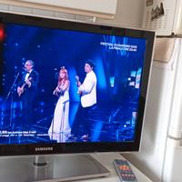 TV Samsung  più chiavetta Amazon per navigare con 