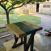 Sgabello con resina epossidica