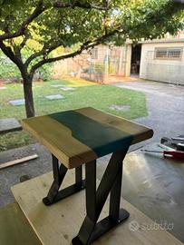 Sgabello con resina epossidica