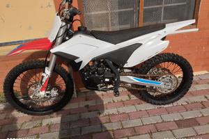 moto da cross  marca racing