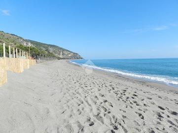 3 LOCALI A CAMEROTA