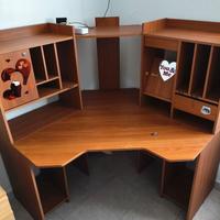 Scrivania / Mobile PC Spazioso – 128x124x137h cm 