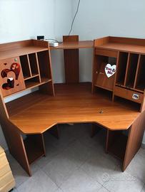 Scrivania / Mobile PC Spazioso – 128x124x137h cm 