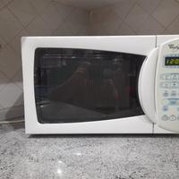 Forno Microonde Whirlpool.