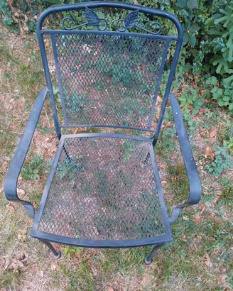 sedia da giardino  in ferro battuto. 