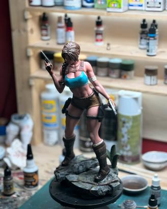 Action figure Lara Croft in resina 32cm