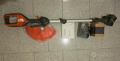 Decespugliatore a batteria Husqvarna 215iL

