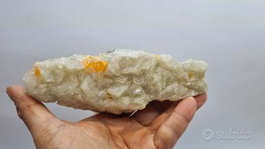 Minerale aragonite fluorescente sicilia 