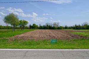 TERRENO EDIFICABILE ED AGRICOLO - un' ...