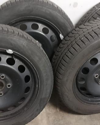 Gomme invernali Nokian. Usate. 205/55/R16. 