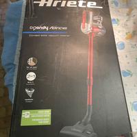 Aspirapolvere Ariete 2761 a filo senza sacco.