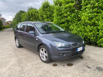 FORD Focus 1.6 90 cv per neopatentati macchia buon