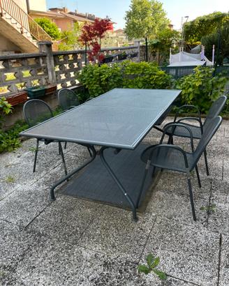 Tavolo e sedie da giardino Emu