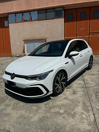 Volkswagen Golf 8 R-Line 2.0 TDI 150 CV DSG Full O