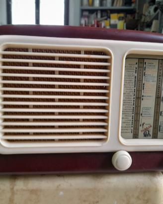 Radio d'epoca in bachelite anni '50/'60
