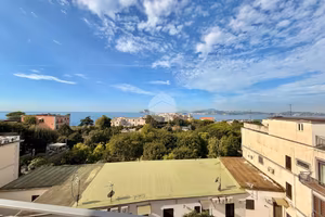 4 LOCALI A POZZUOLI