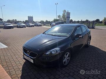 VOLVO V40 D2