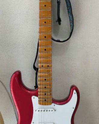 Fender Straocaster Candy Apple Red in stile YJM