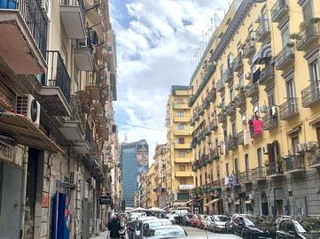 2 LOCALI A NAPOLI