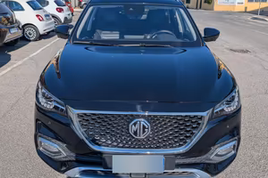 MG HS