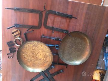 bilancia e piatti di ottone vintage